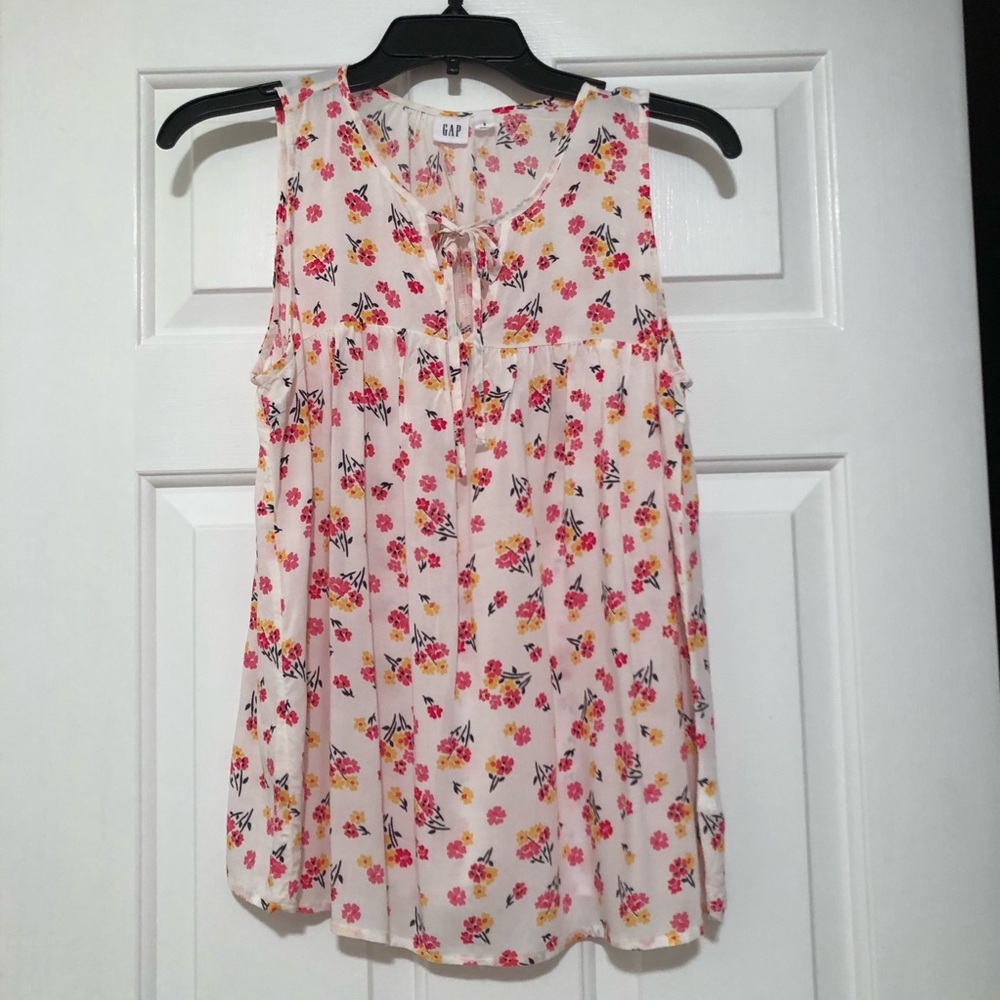 Gap Sleeveless Flowered Top - Small